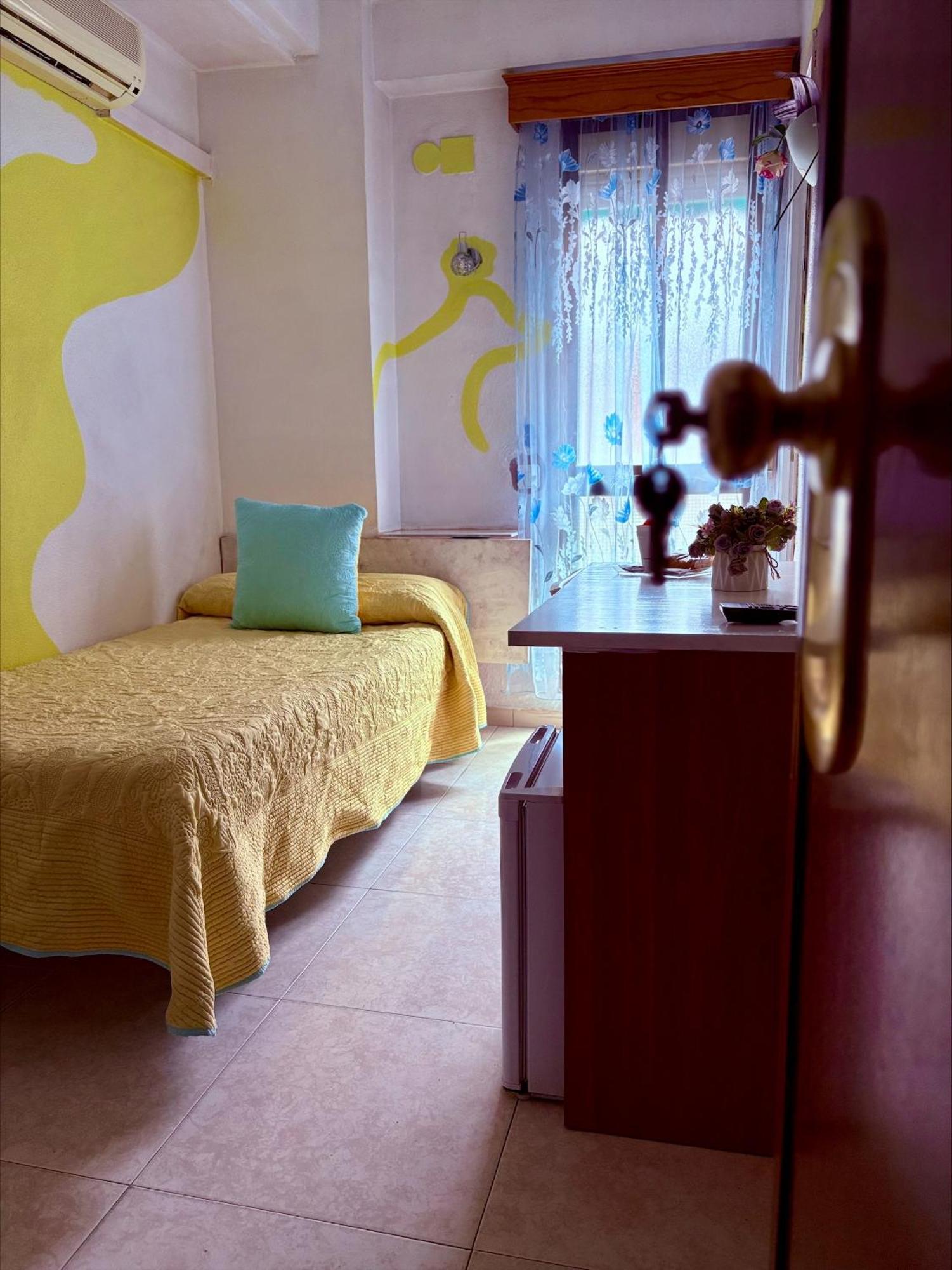 Hostal La Rosa Caceres Ngoại thất bức ảnh