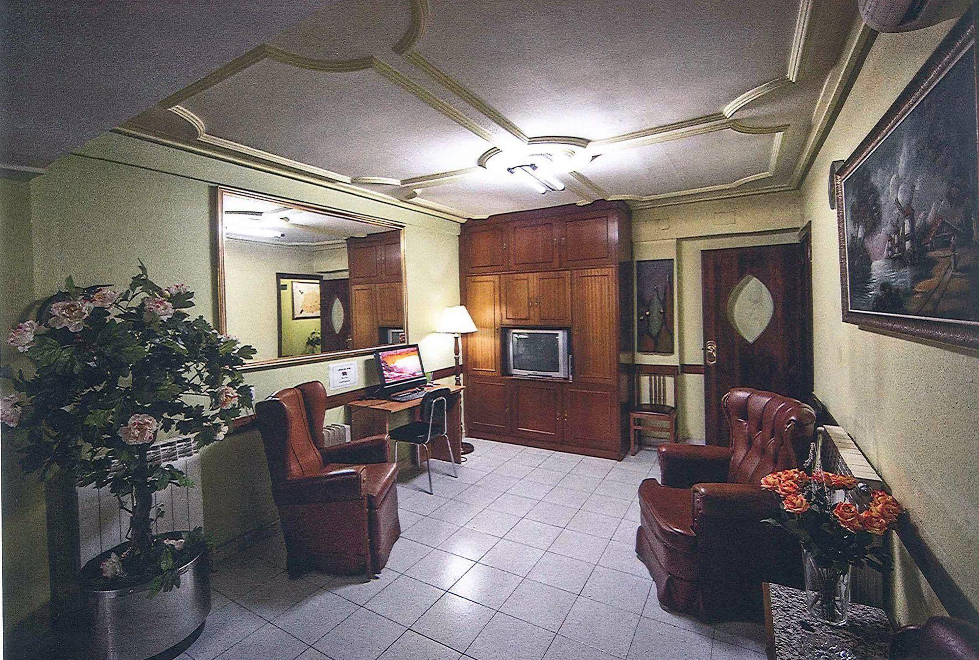 Hostal La Rosa Caceres Ngoại thất bức ảnh