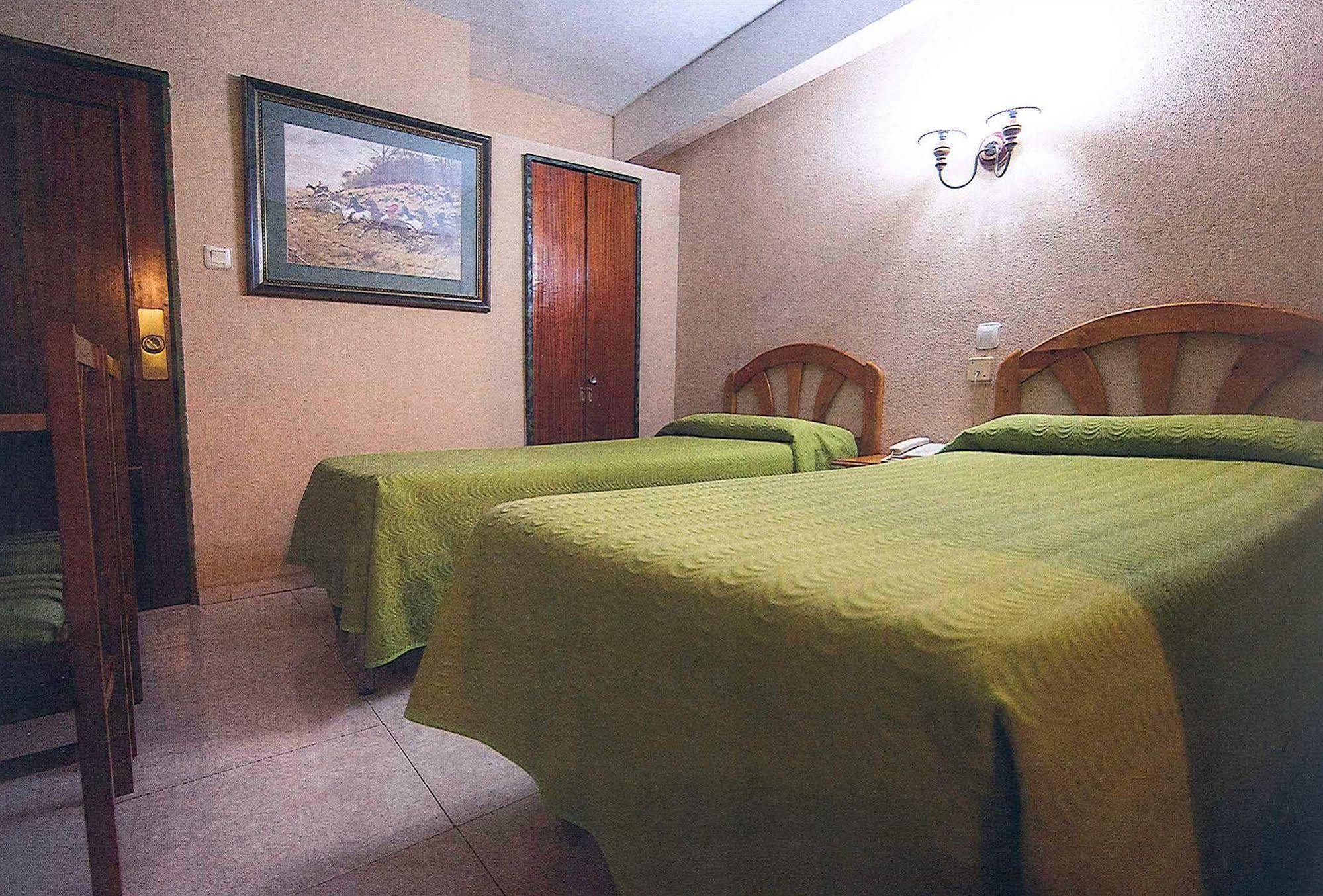 Hostal La Rosa Caceres Ngoại thất bức ảnh