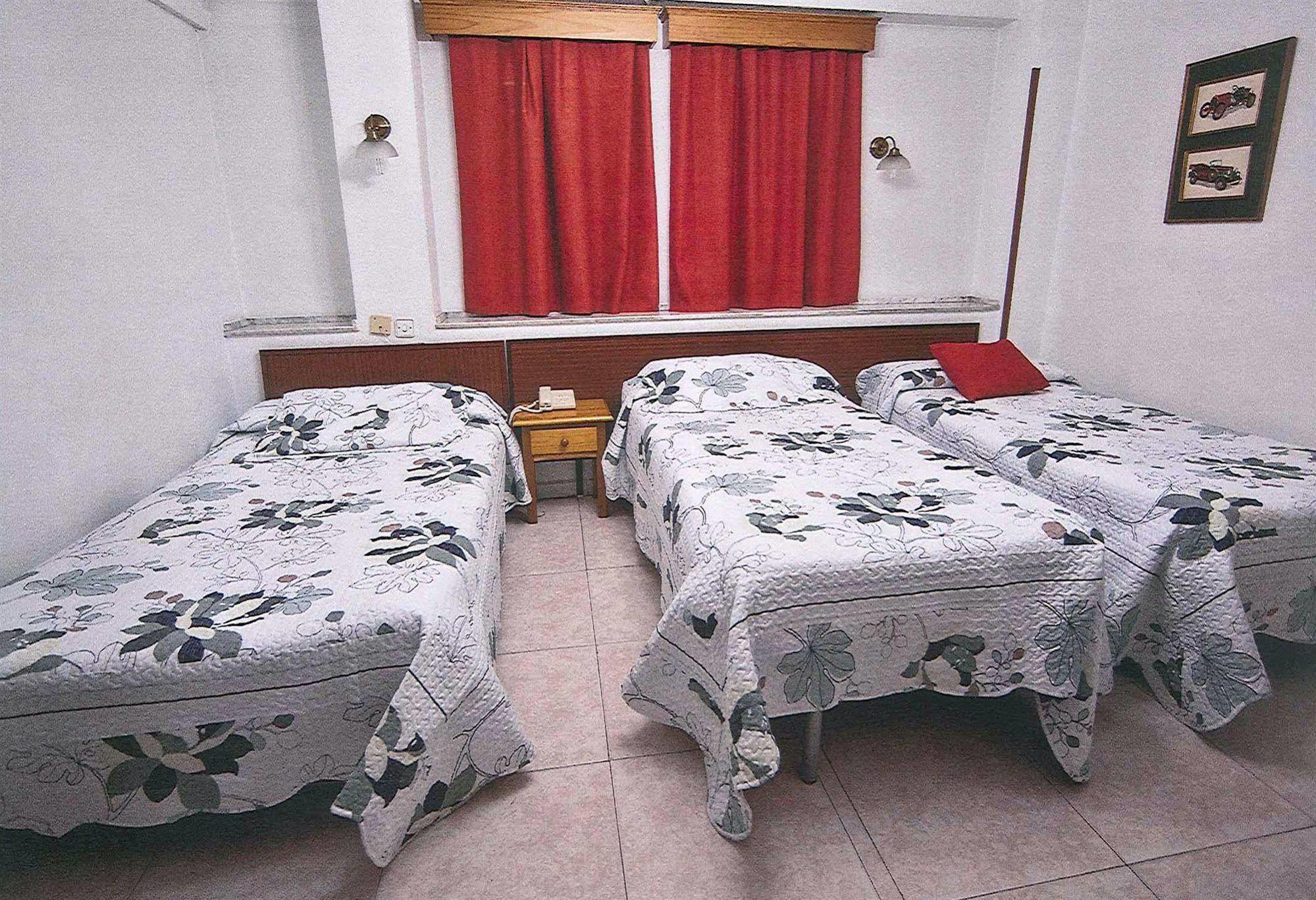 Hostal La Rosa Caceres Ngoại thất bức ảnh