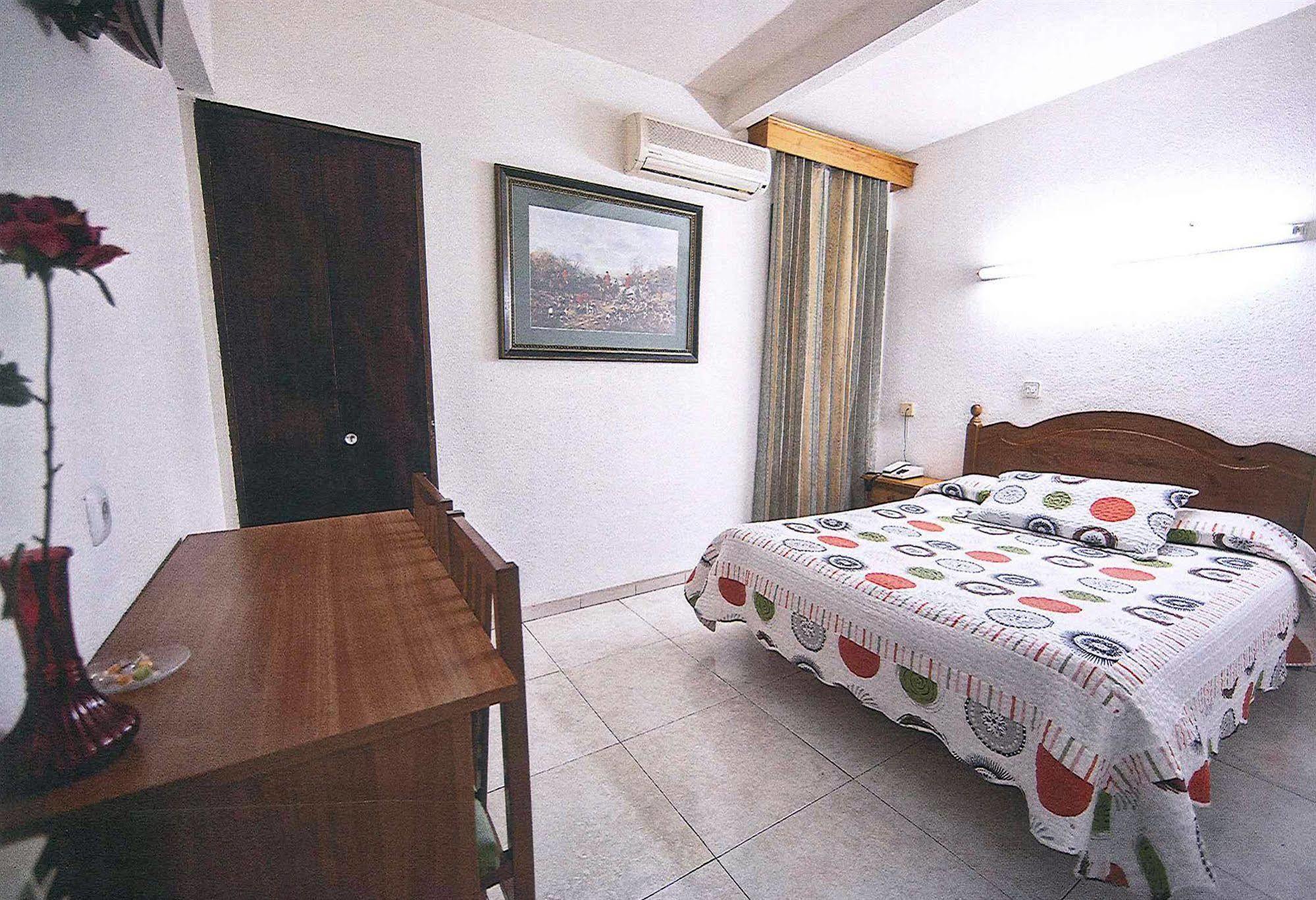 Hostal La Rosa Caceres Ngoại thất bức ảnh