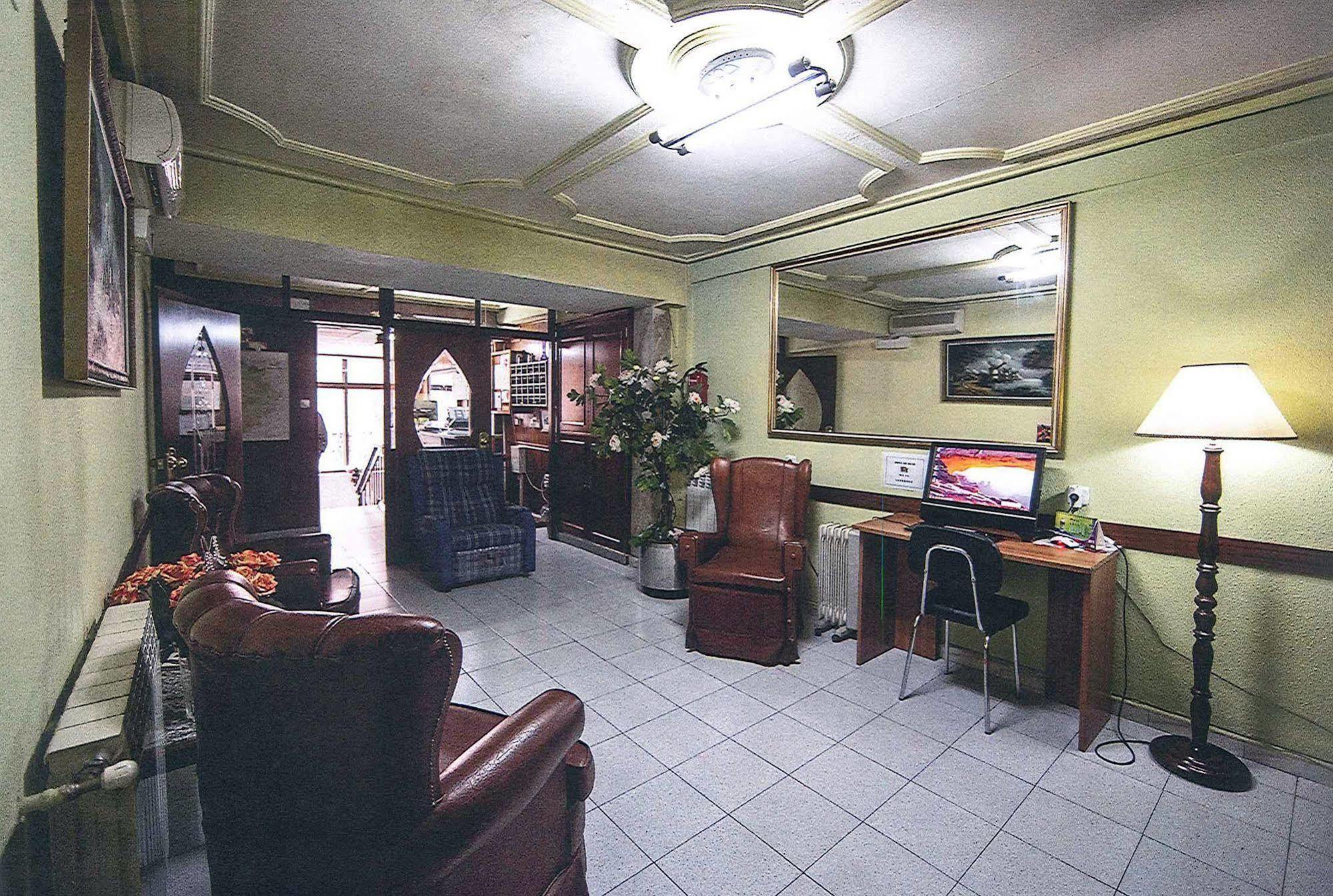Hostal La Rosa Caceres Ngoại thất bức ảnh